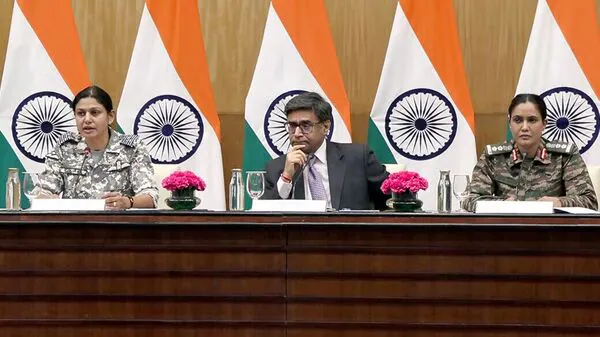 Operation Sindoor: सीमा पर बढ़ा तनाव, पाकिस्तान की सैन्य गतिविधियों के जवाब में भारत की सख्त प्रतिक्रिया, इंडियन आर्मी ने दुनिया को बताए PAK के नापाक इरादे